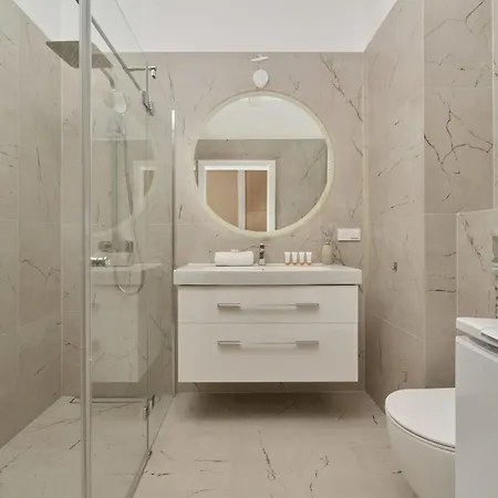 Tasteful With Free Garage And Balcony By Renters ヴロツワフ