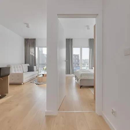 Tasteful With Free Garage And Balcony By Renters Apartment *