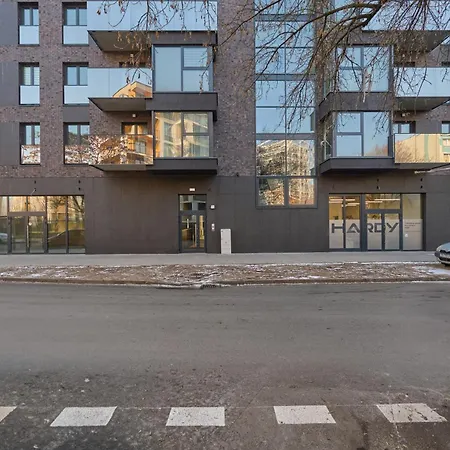 Tasteful With Free Garage And Balcony By Renters Apartment *
